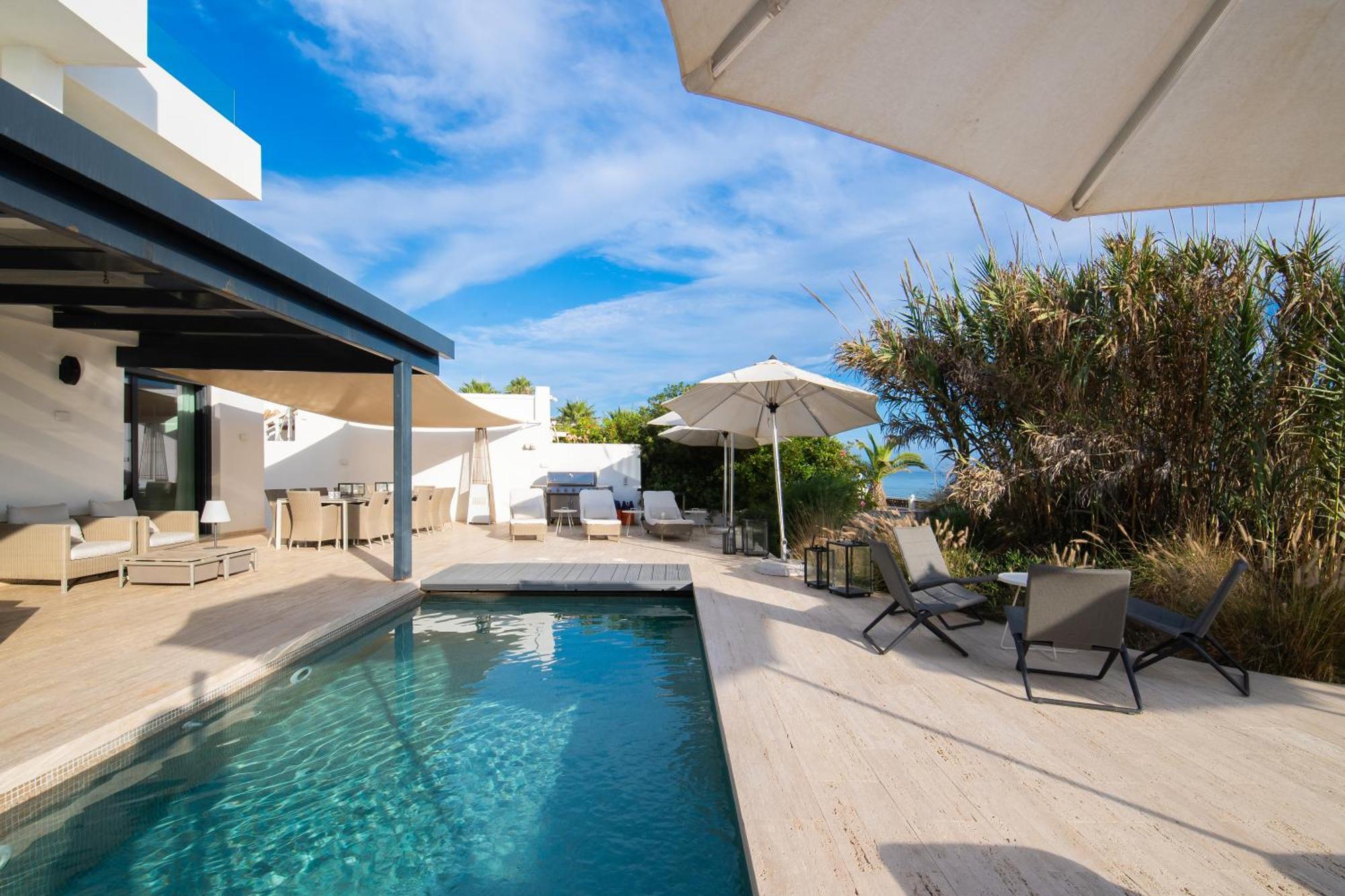 Frontline 6 Bdrm Luxury W Access Apartment Marbella