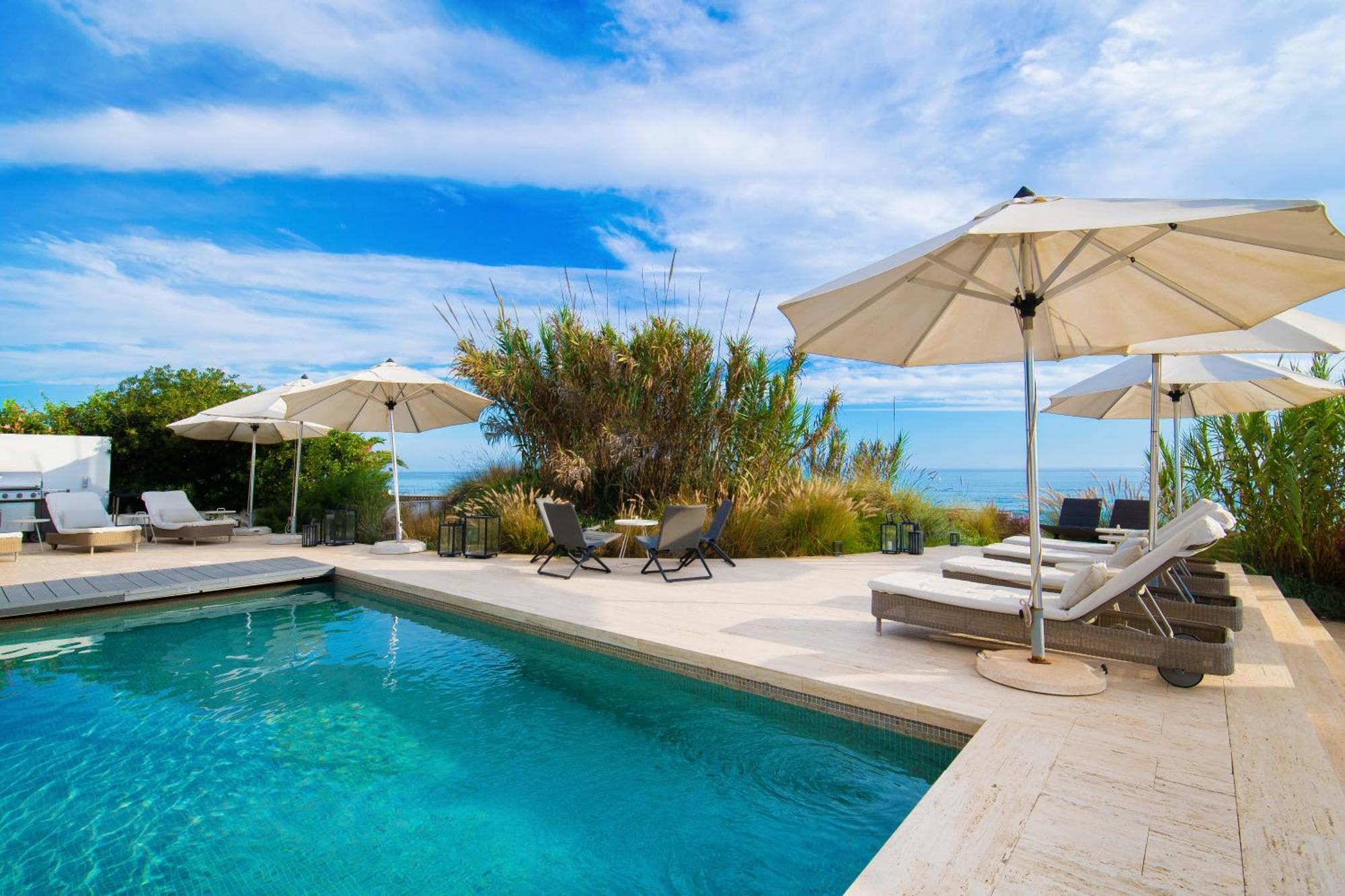 Frontline 6 Bdrm Luxury W Access Apartment *
