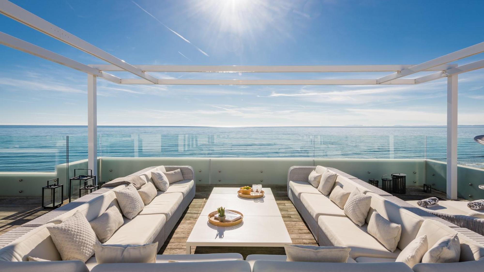 Frontline 6 Bdrm Luxury W Access Marbella