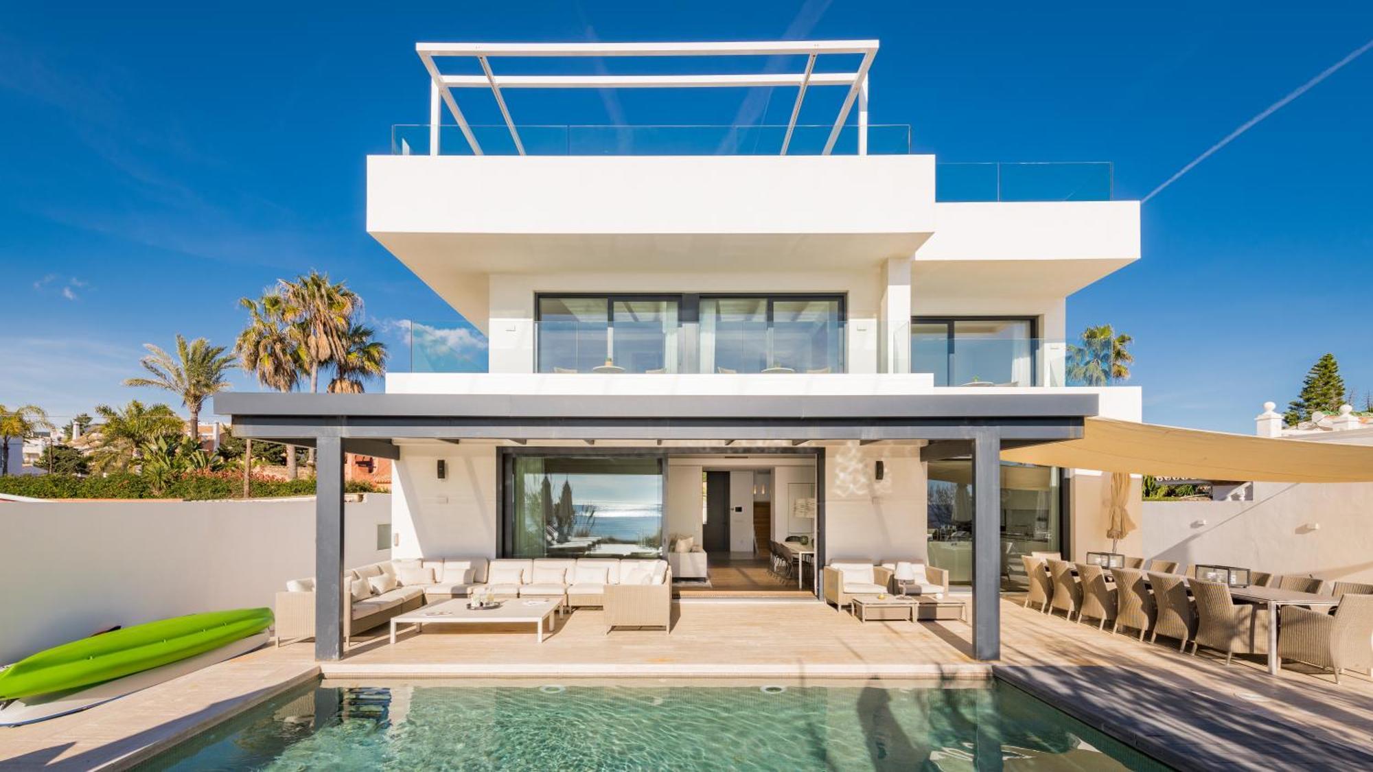 Frontline 6 Bdrm Luxury W Access Marbella