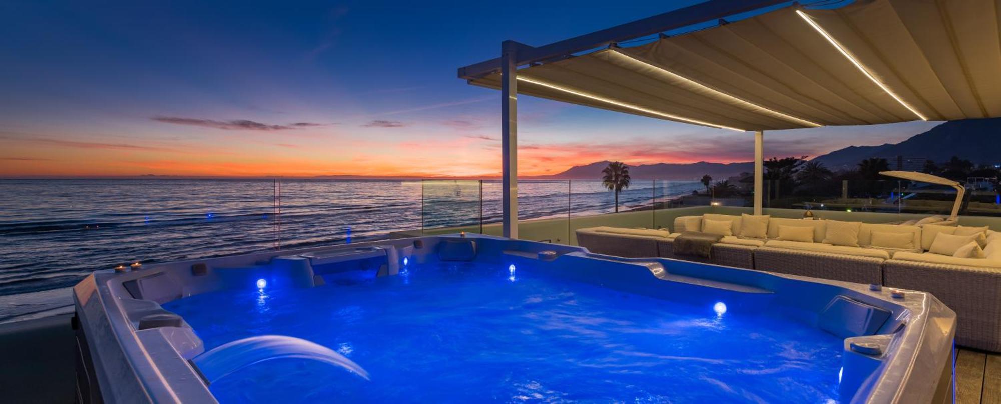 Frontline 6 Bdrm Luxury W Access Apartment Marbella