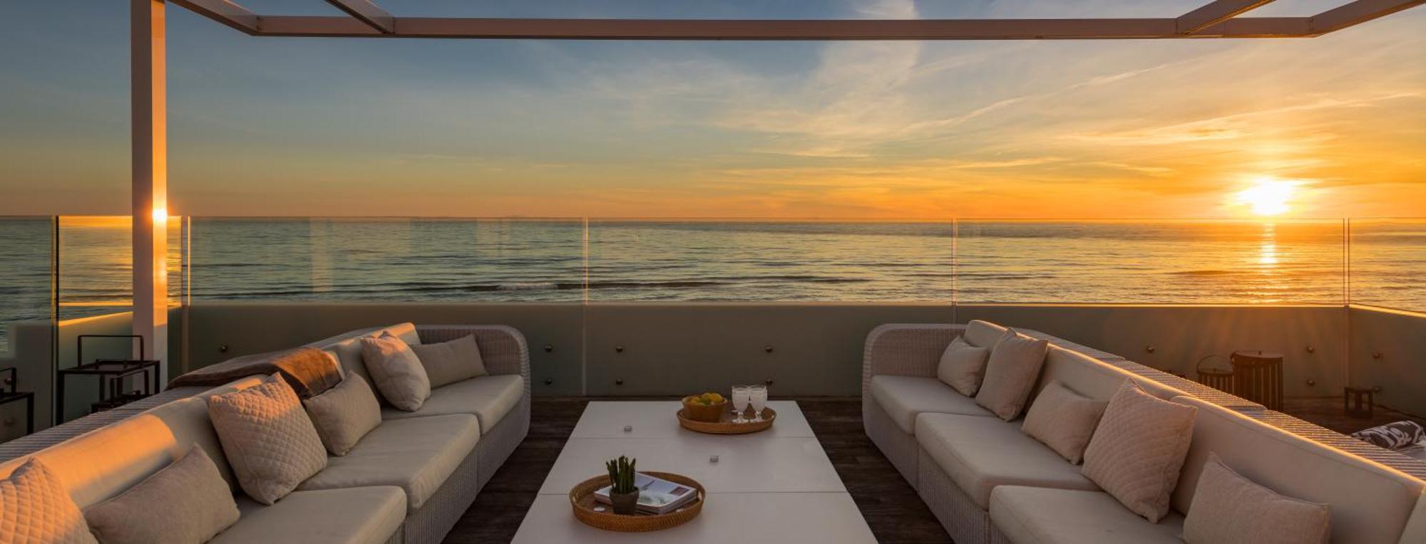 Frontline 6 Bdrm Luxury W Access Apartment Marbella
