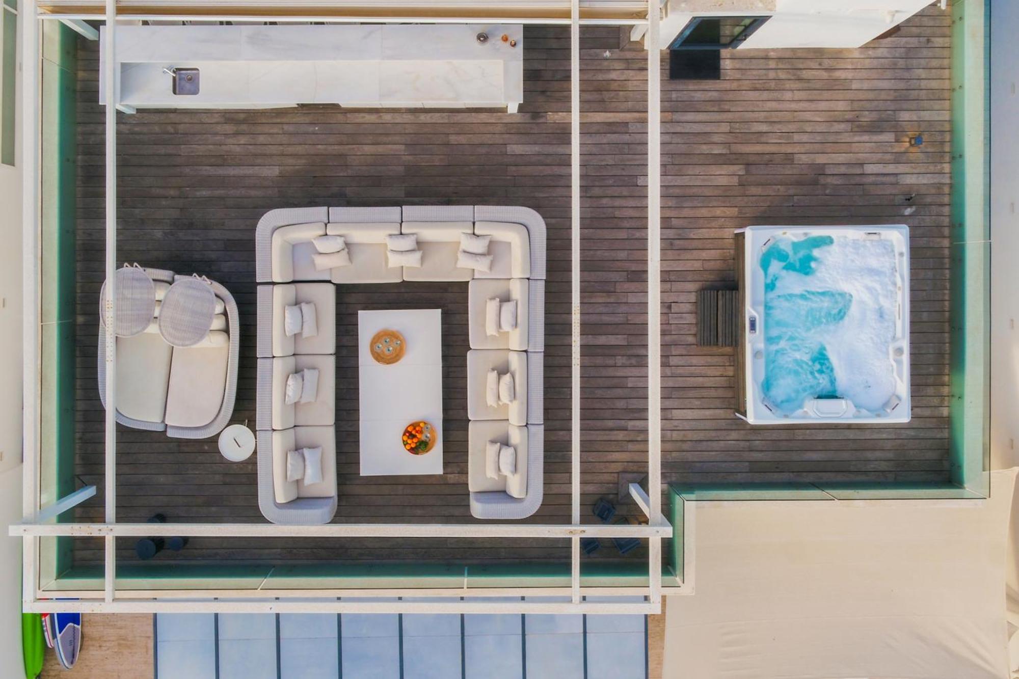 Frontline 6 Bdrm Luxury W Access Apartment *