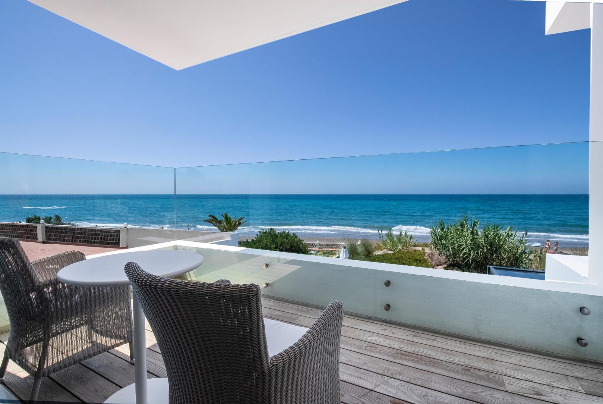 Frontline 6 Bdrm Luxury W Access Marbella