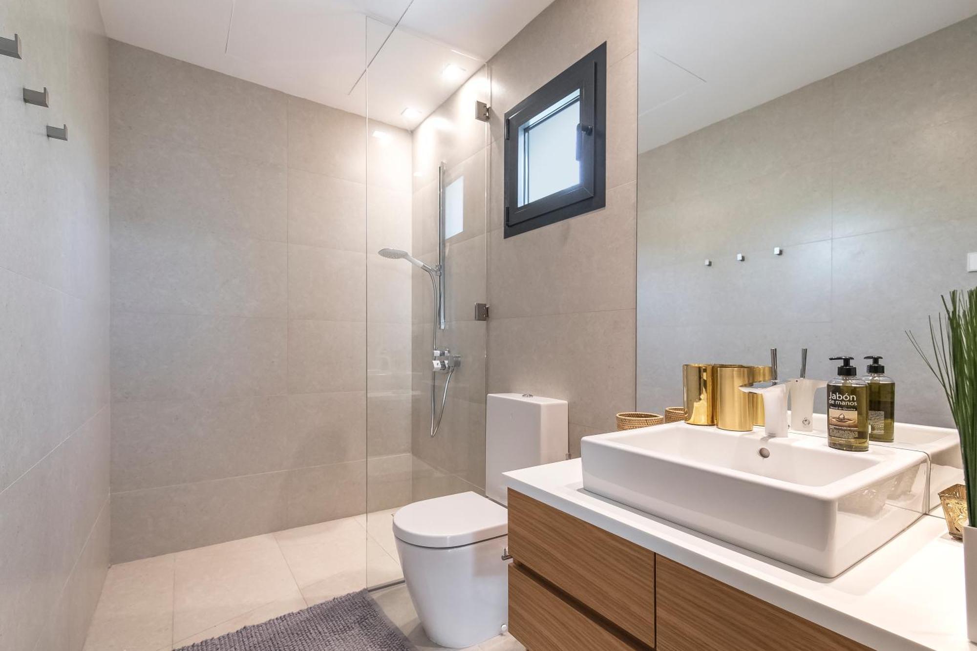 Frontline 6 Bdrm Luxury W Access Marbella