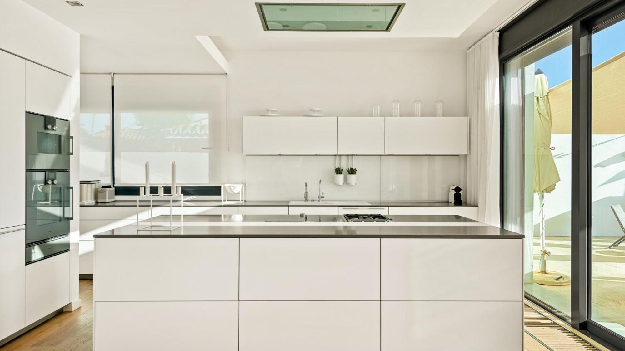 Apartment Frontline 6 Bdrm Luxury W Access *