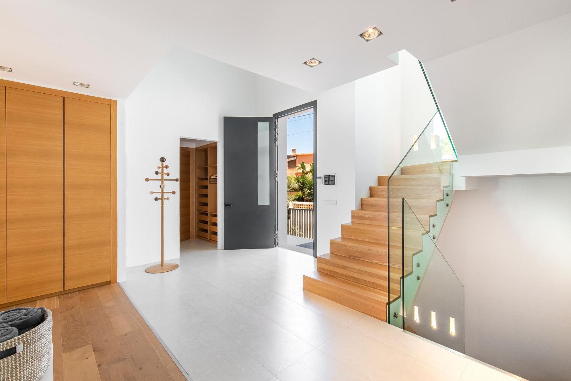 Frontline 6 Bdrm Luxury W Access * Marbella